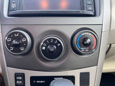 Used 2013 Toyota Corolla LE image 18