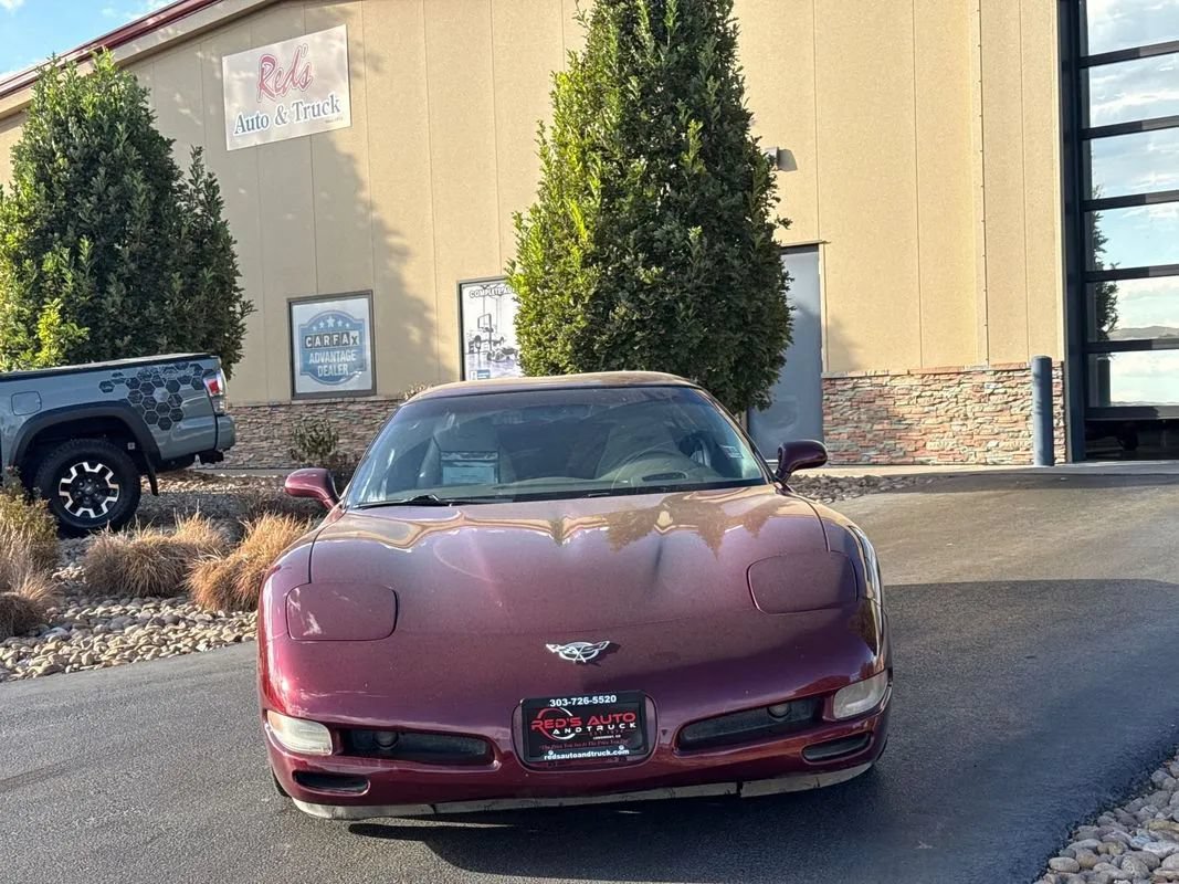 Used 2003 Chevrolet Corvette Coupe w/ Preferred Equipment Group RWD image 3