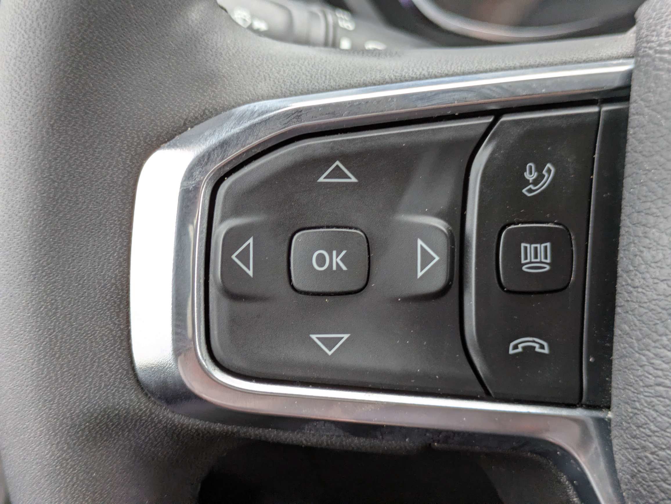 Used 2025 RAM 3500 Laramie AWD/4WD image 24