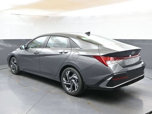 Used 2026 Hyundai Elantra Limited FWD image 3