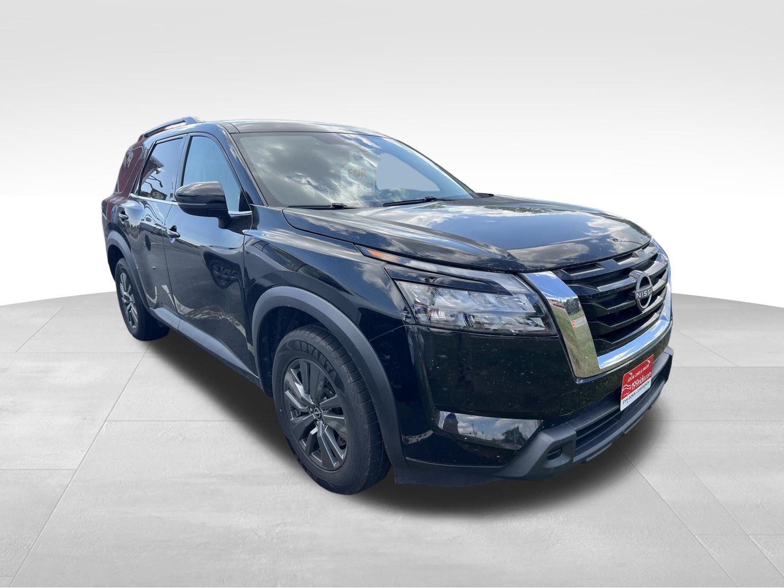 Used 2024 Nissan Pathfinder SV FWD image 3