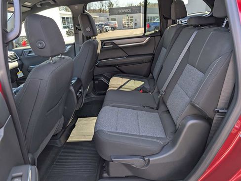New 2025 GMC Acadia Elevation w/ LPO, Floor Liner Package AWD/4WD image 17