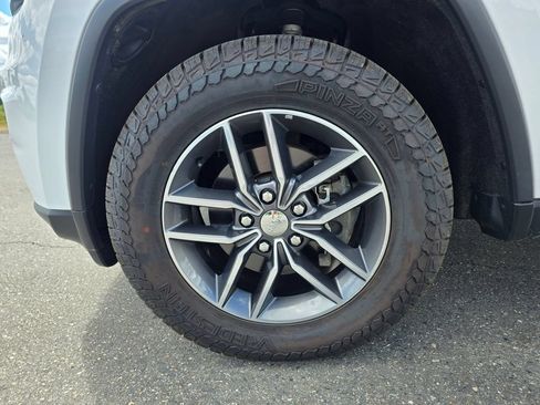 Used 2018 Jeep Grand Cherokee Limited AWD/4WD image 10