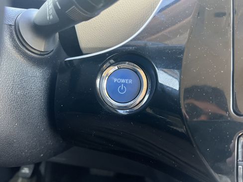Used 2016 Toyota Prius Four FWD image 6