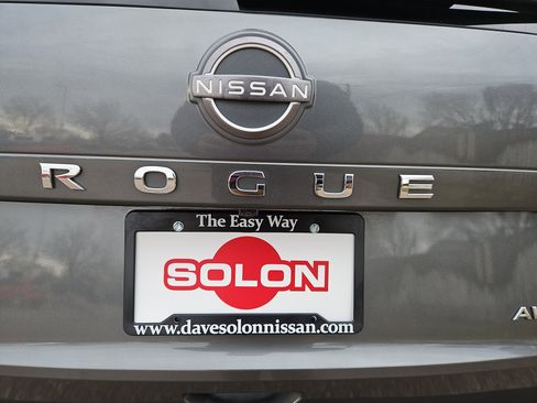 Used 2023 Nissan Rogue S image 31