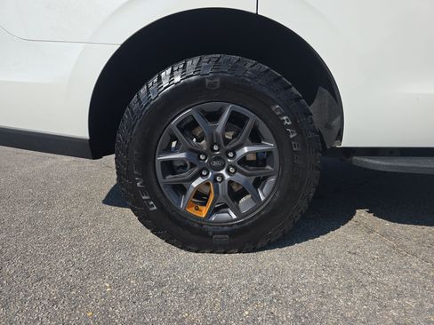 Used 2025 Ford Expedition Tremor AWD/4WD image 36