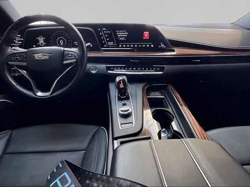 Used 2023 Cadillac Escalade Premium Luxury AWD/4WD image 7