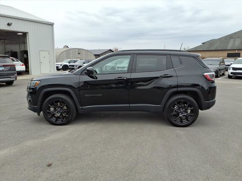 Used 2025 Jeep Compass Latitude w/ Altitude Special Edition image 3