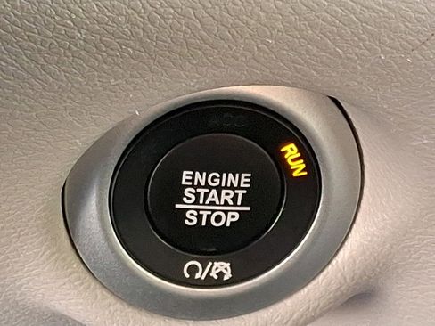 Used 2024 Chrysler Pacifica Touring-L image 22