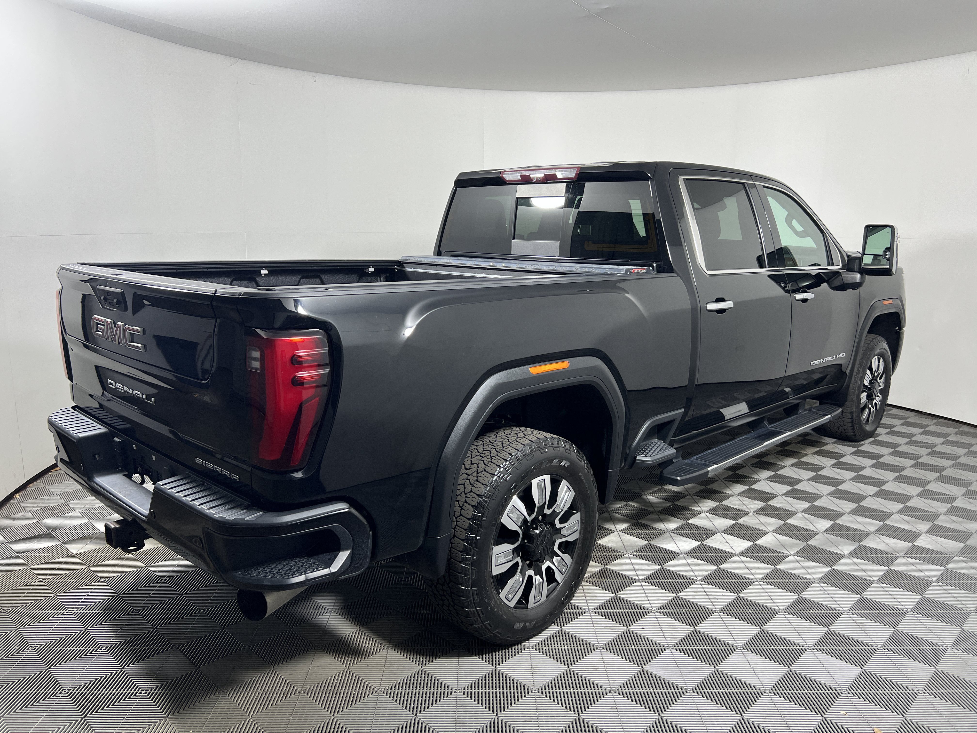 Used 2024 GMC Sierra 2500 Denali w/ Denali Reserve Package AWD/4WD image 5