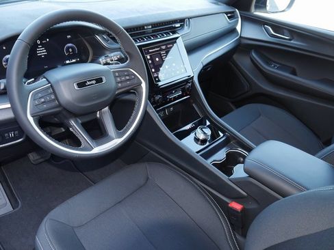 New 2025 Jeep Grand Cherokee Laredo image 14