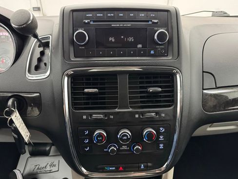 Used 2014 Dodge Grand Caravan SXT image 23