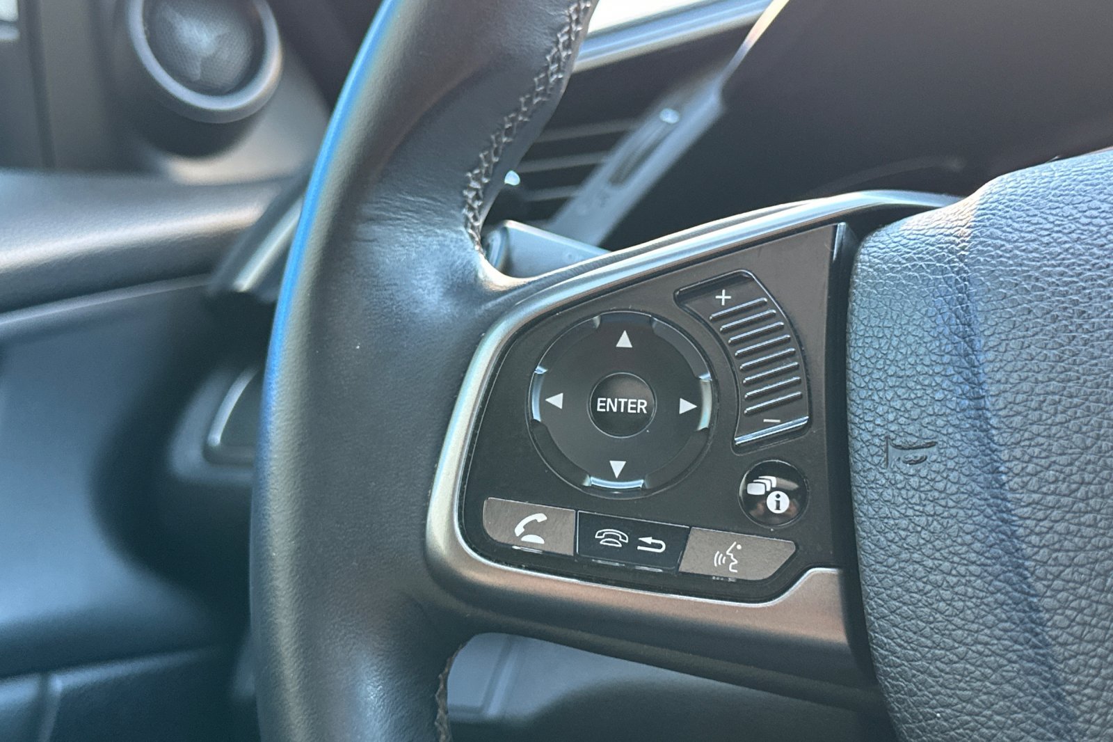 Used 2017 Honda Civic EX-L image 33