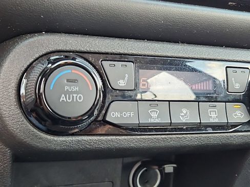Used 2023 Nissan Kicks SR w/ SR Premium Package FWD image 17