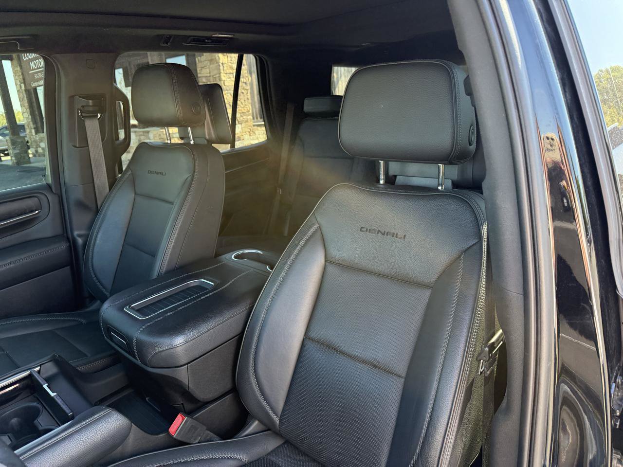 Used 2021 GMC Yukon Denali w/ Denali Ultimate Package AWD/4WD image 12