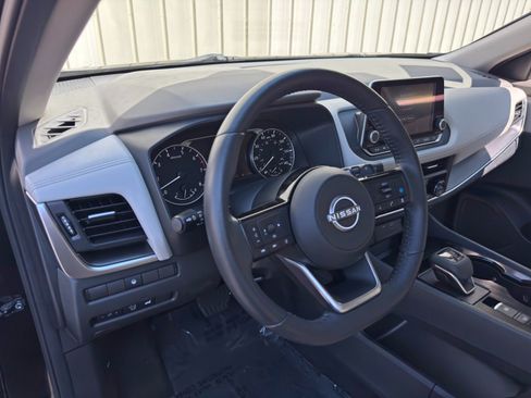 Used 2023 Nissan Rogue SV w/ SV Premium B Package FWD image 13