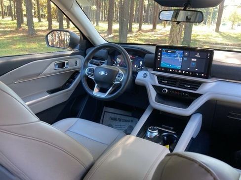 Used 2025 Ford Explorer Active w/ Active Comfort Package image 24