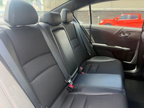 Used 2017 Honda Accord Sport image 14
