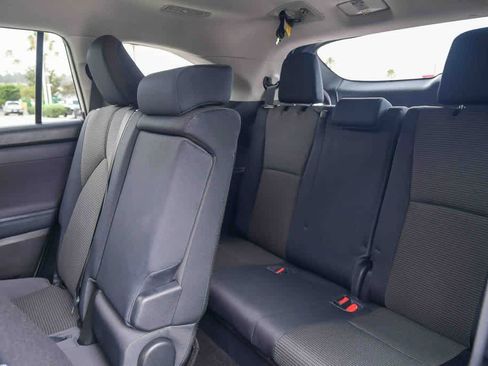 Used 2023 Toyota Highlander LE FWD image 19