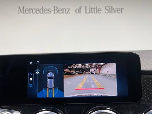 Used 2025 Mercedes-Benz GLB 250 4MATIC image 34