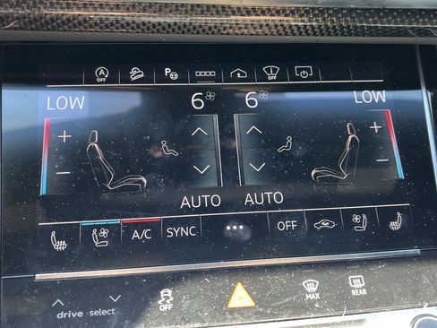 Used 2023 Audi SQ7 Prestige AWD/4WD image 30