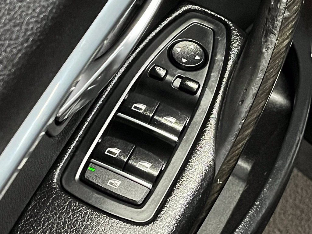 Used 2016 BMW 328i xDrive Sedan AWD/4WD image 17