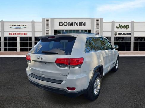 Used 2019 Jeep Grand Cherokee Laredo image 3