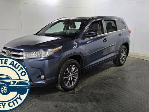 Used 2017 Toyota Highlander XLE image 4