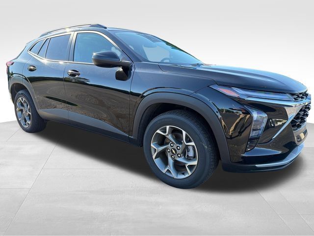 Used 2025 Chevrolet Trax LT FWD image 8