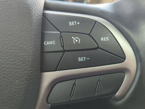 Used 2019 Jeep Grand Cherokee Limited AWD/4WD image 26