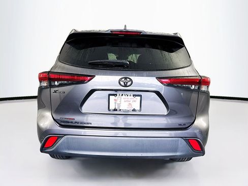 Used 2023 Toyota Highlander XLE FWD image 8