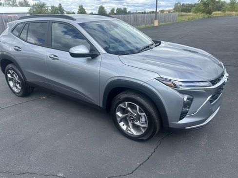 New 2025 Chevrolet Trax LT w/ Driver Confidence Package image 2