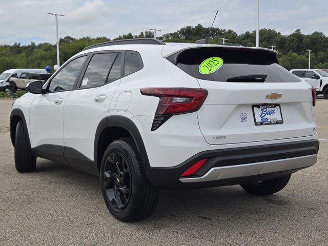 Used 2025 Chevrolet Trax LT w/ Driver Confidence Package FWD image 13