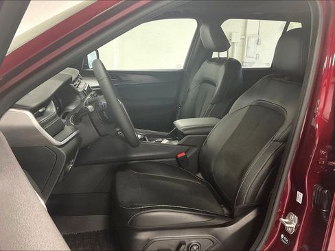 New 2025 Jeep Grand Cherokee Altitude image 20