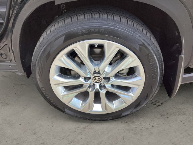 Used 2024 Toyota Highlander Limited AWD/4WD image 9