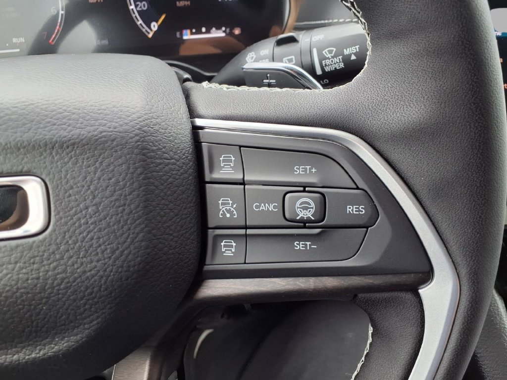 New 2026 Jeep Grand Cherokee Limited w/ Limited Altitude Package AWD/4WD image 13