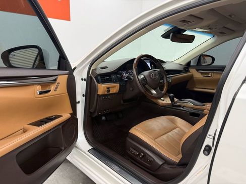 Used 2018 Lexus ES 350 w/ Luxury Package w/Wood Trim image 9