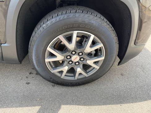 Used 2023 GMC Acadia SLE FWD image 41