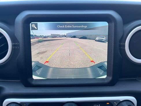Used 2020 Jeep Gladiator Overland w/ Popular Equipment Package AWD/4WD image 32