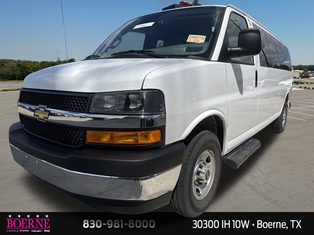 Used 2025 Chevrolet Express 3500 LT w/ LT Preferred Equipment Group RWD image 3