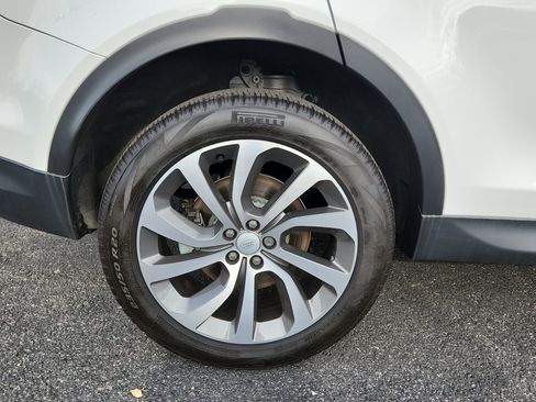 Used 2023 Land Rover Discovery Sport SE image 18