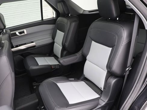 Used 2023 Ford Explorer XLT w/ Equipment Group 202A AWD/4WD image 11