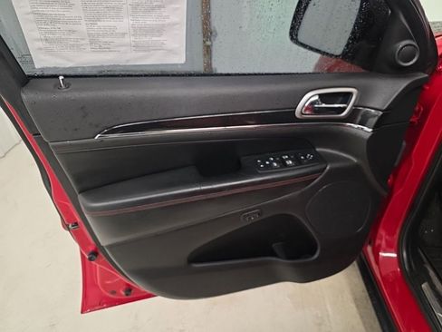 Used 2017 Jeep Grand Cherokee Trailhawk w/ Trailhawk Luxury Group image 11