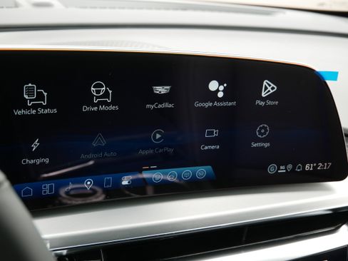 New 2026 Cadillac Lyriq Premium Luxury w/ LPO, Floor Liner Package AWD/4WD image 19