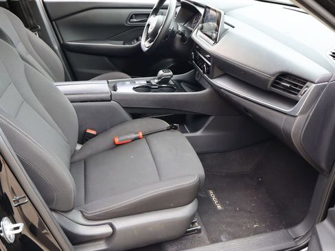 Used 2024 Nissan Rogue S FWD image 16