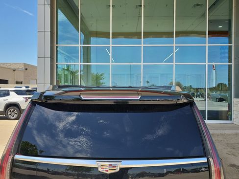 Used 2016 Cadillac Escalade ESV Luxury RWD image 17