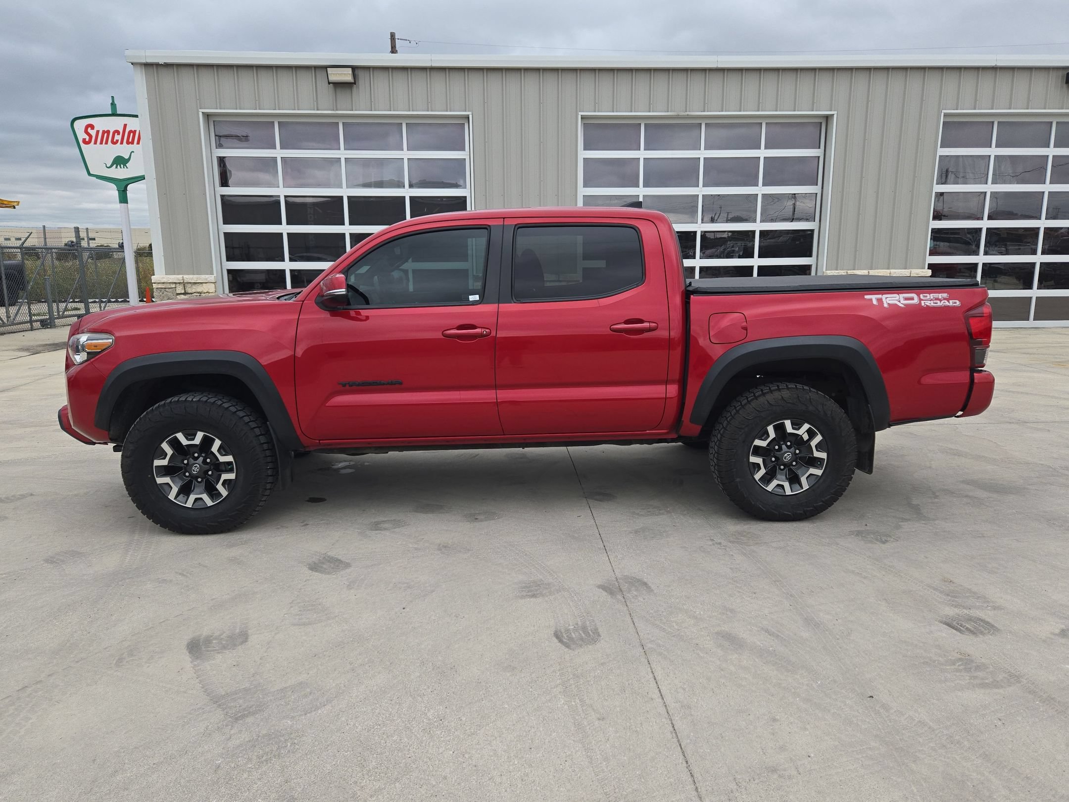 Used 2019 Toyota Tacoma 2WD Double Cab image 6