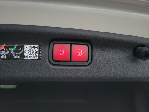 Certified 2026 Mercedes-Benz C 300 Sedan image 33