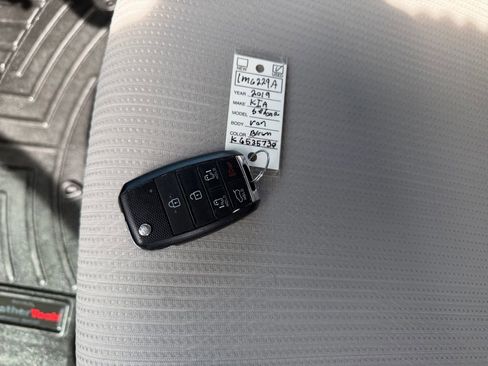 Used 2019 Kia Sedona LX FWD image 32
