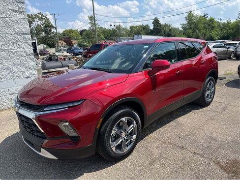 Used 2025 Chevrolet Blazer LT AWD/4WD image 1